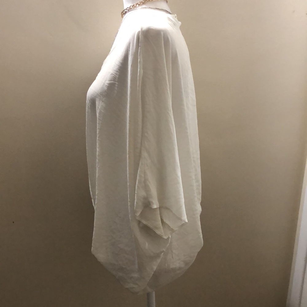 Fora - White Flowy Top - Picture 3 of 6
